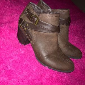Heeled boots